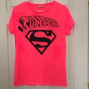 ✅ NWOT Neon pink Supergirl Tee shirt 👚 M